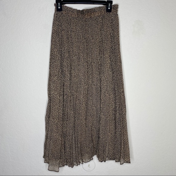 đź–¤SALE: price dropđź–¤Lucy Paris PLEATED SKIRT - Picture 4 of 7